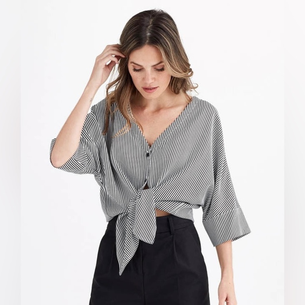 (NWT) VETTA Boyfriend Shirt Black and White Stripe